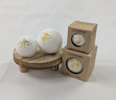 Individual Large Bath Bomb  Lemongrass (with Petals)